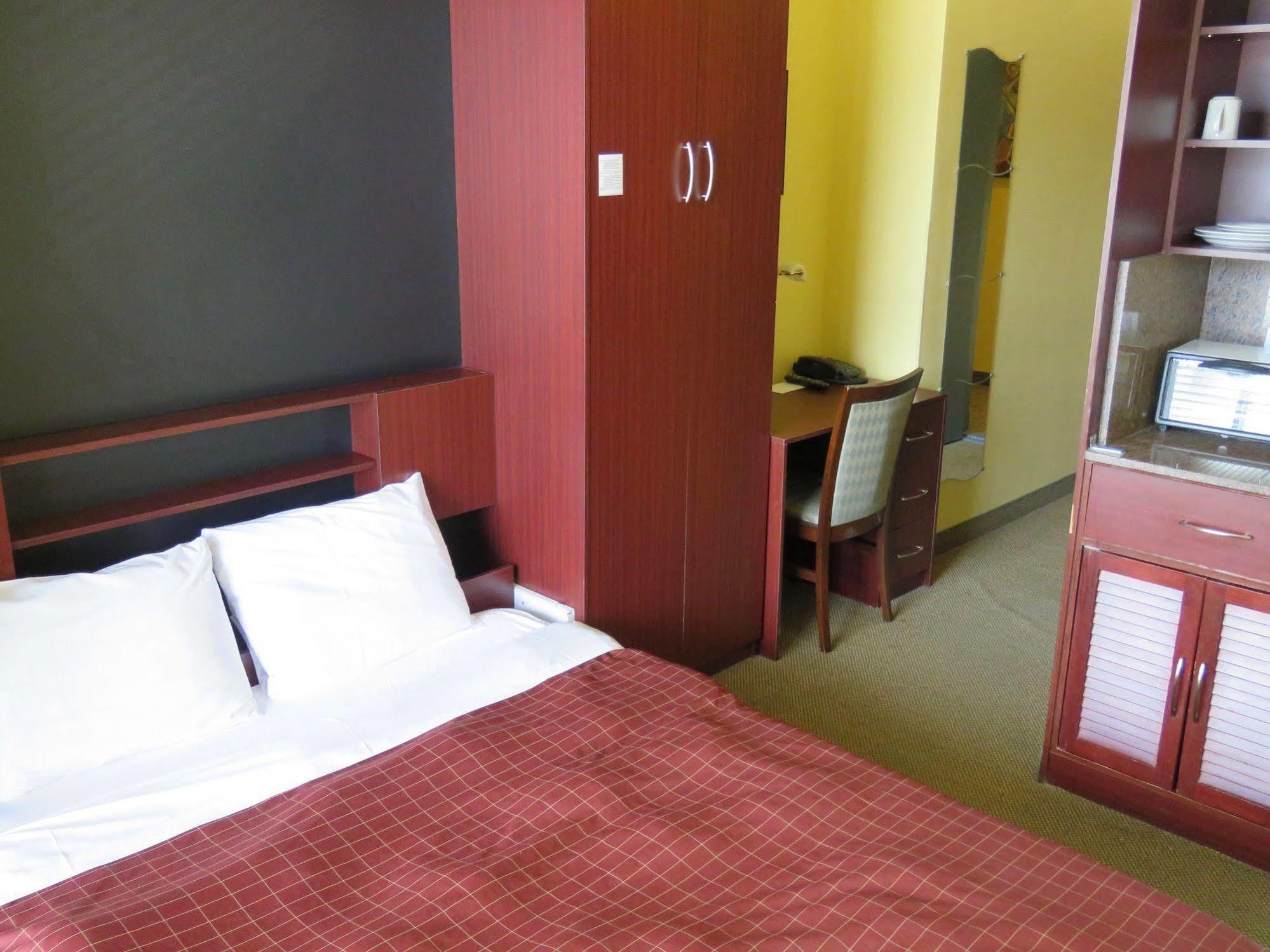 Anne Ma Soeur Anne Hotel Studio มอนทรีอัล ภายนอก รูปภาพ
