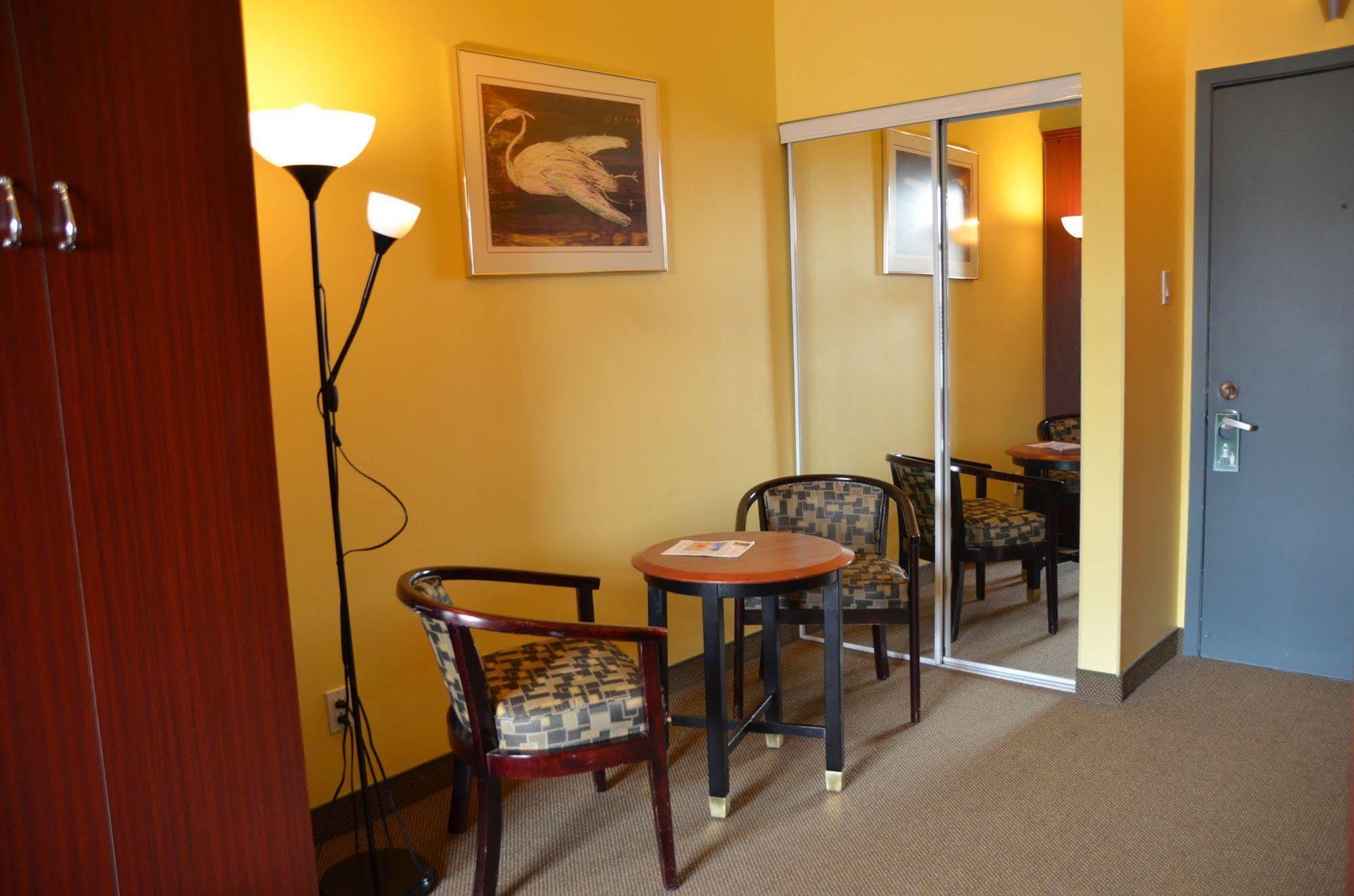 Anne Ma Soeur Anne Hotel Studio มอนทรีอัล ภายนอก รูปภาพ